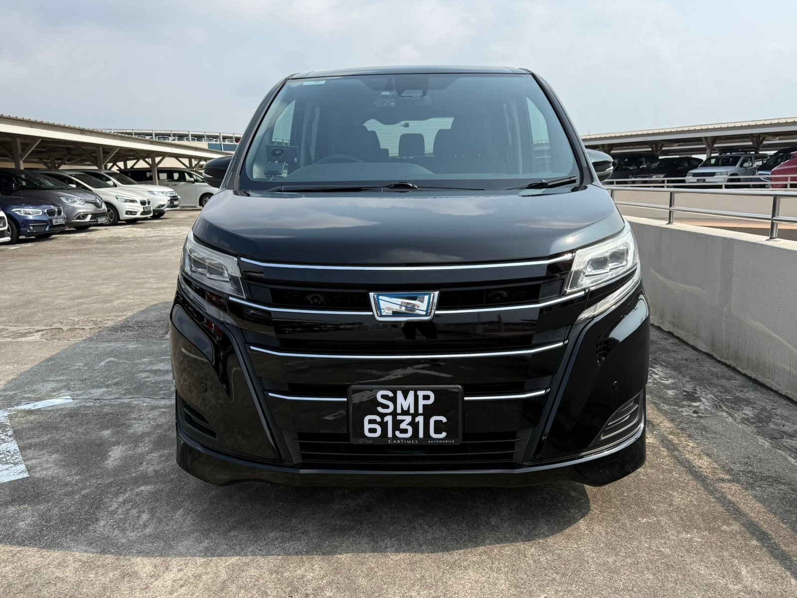 Toyota Noah Hybrid 1.8 X photo 3